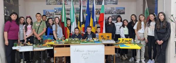 Географска изложба на макети на тема „Любима природна зона в Азия“